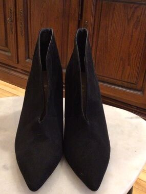 Zara Black Suede V-Cut Pointed Ankle Booties